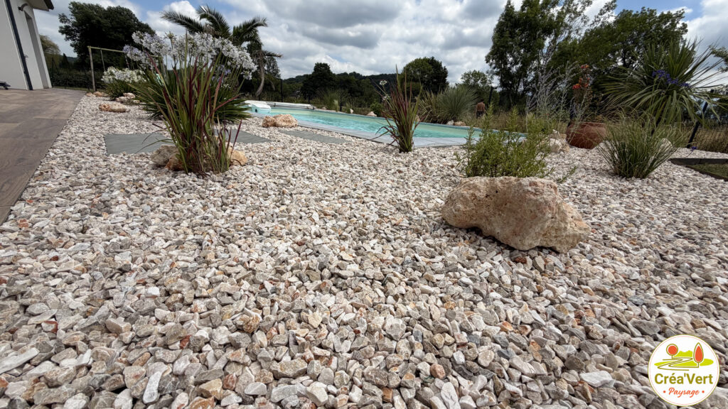 décoration autour d'une piscine